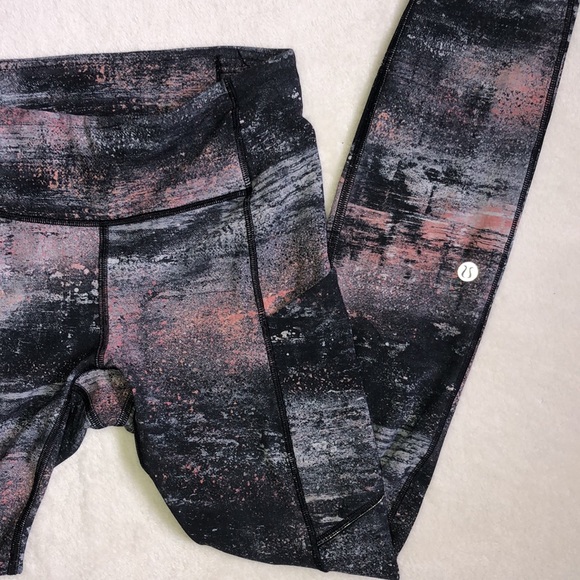 Lululemon Black Pink Grey Workout Leggings with Pockets - Picture 2 of 5